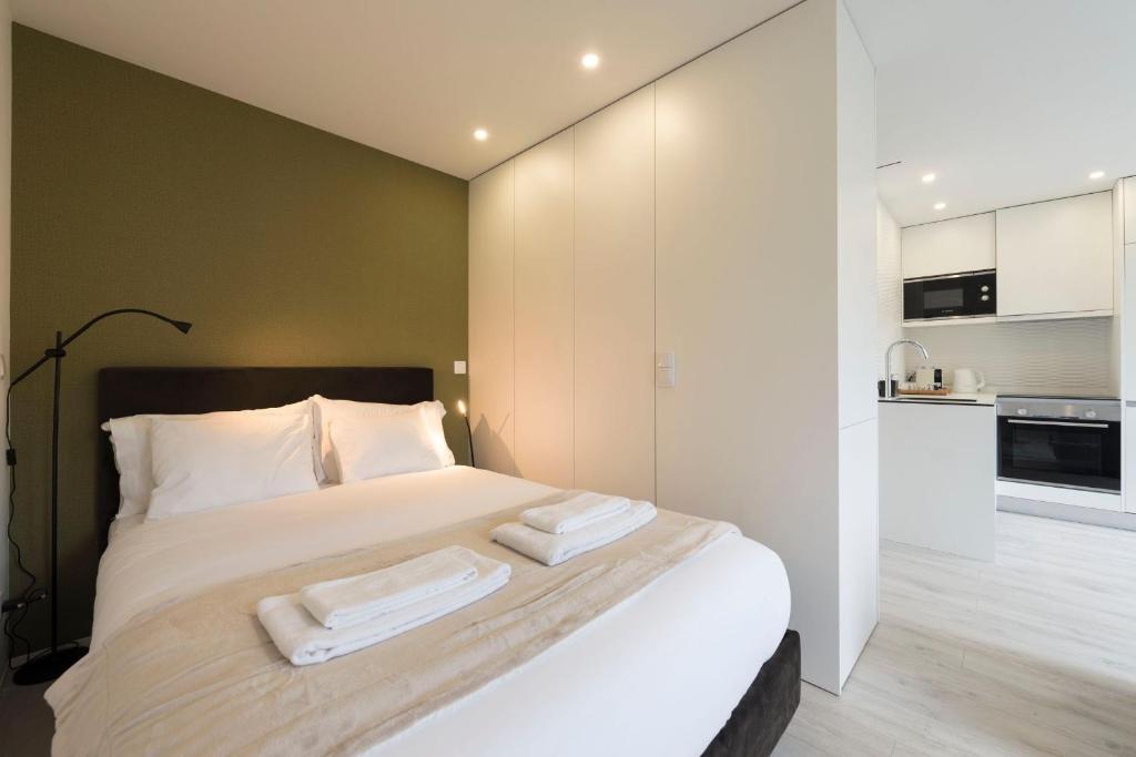 LovelyStay - Modern Loft with Gym & Free Parking minutes away from CBD Rua do Abade de Baçal 63, 3º, 4050-077 Porto