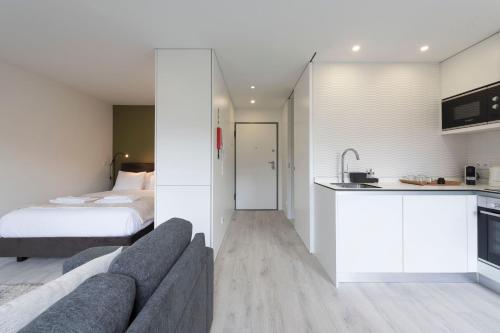 LovelyStay - Modern Loft with Gym & Free Parking minutes away from CBD