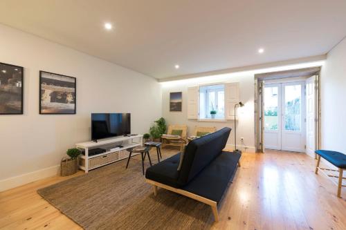 LovelyStay - Porto Peaceful Living W/ Backyard