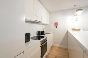 LovelyStay - Porto Peaceful Living W/ Backyard