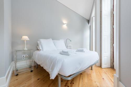 LovelyStay - Porto Windows with AC by central station