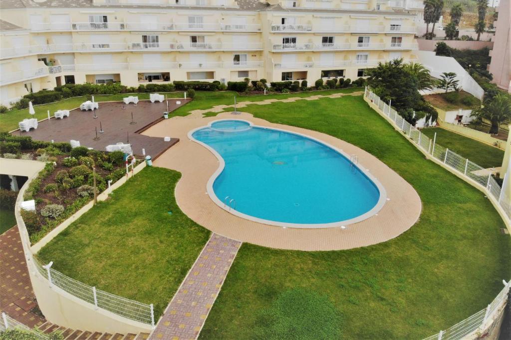 LovelyStay - Sea View Apartment With Pool & Garden 8 Rua de São Vicente apartamento 102, 2655-333 Ericeira