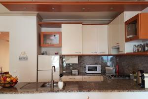 LovelyStay - Sea View Apartment With Pool & Garden