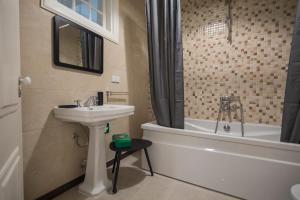 LovelyStay - Spacious 2BR Downtown - 5 min to River