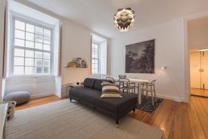 LovelyStay - Spacious 2BR Downtown - 5 min to River