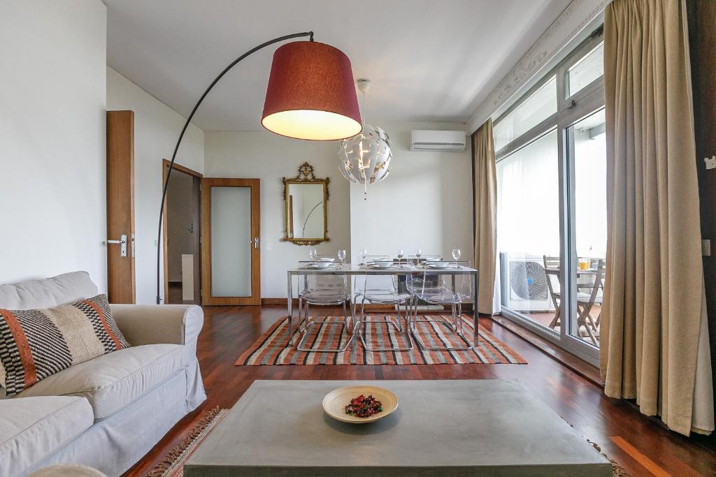 Appartement LovelyStay - Spacious 3BR Flat with AC and Balcony 31 Rua Beato Inácio de Azevedo 11ºA 4100-284 Porto