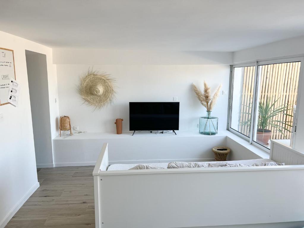 LovelyStay - Sun Loft w/ Balcony