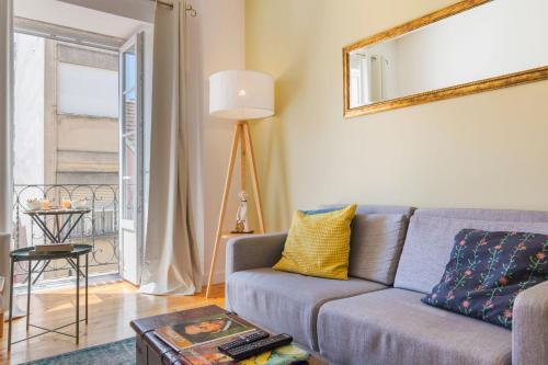LovelyStay - Sunny flat w/ balcony overseeing Graca and River