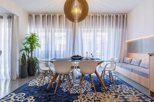 LovelyStay - Sunshine Residence in the Heart of Graça