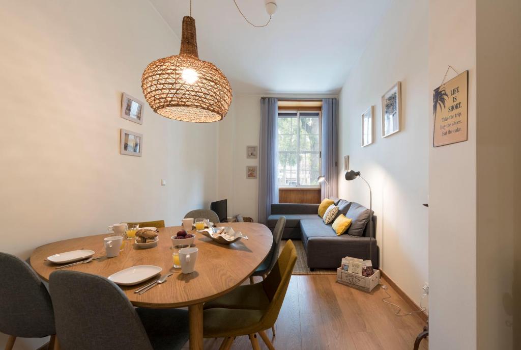 LovelyStay - The Porto Getaway w/ Free Parking 70 Praça do Coronel Pacheco 1º Frente, 4050-453 Porto