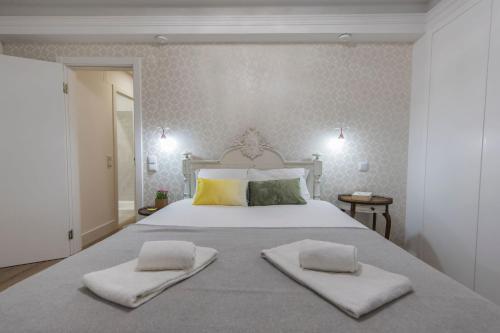 LovelyStay - Vintage Flat Near Santa Justa Elevator!