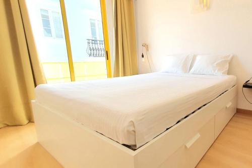 LovelyStay - Yellow Submarine House
