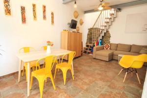 Appartement LovelyStay - Yellow Submarine House 35 Rua do Canal 8600-711 Lagos Algarve