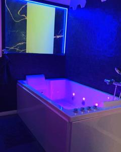 LOVEROOM : Suite avec Jacuzzi privatif