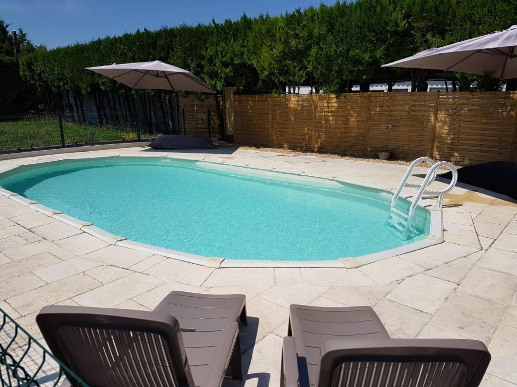 Appartement LUBERON EN PROVENCE GITE 3 CHAMBRES 100 m2 avec PISCINE PRIVEE 586 Chemin du Milieu 84460 Cheval-Blanc