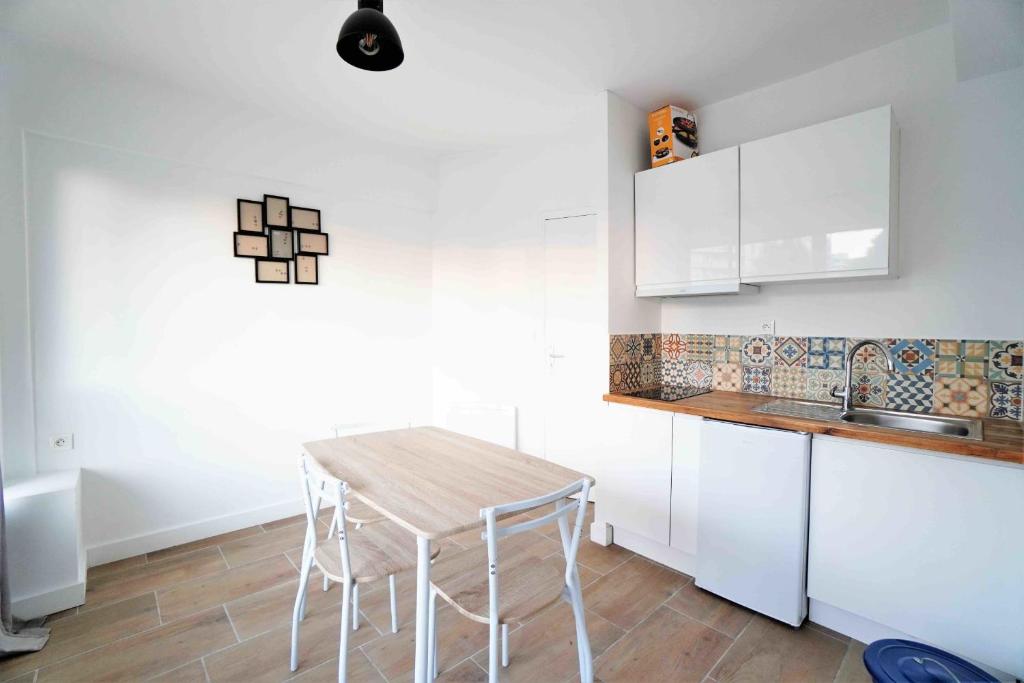 Appartement LUMINEUX 26 m équipé et idéal pour 2 avec WIFI 99 Boulevard Sakakini 13005 Marseille