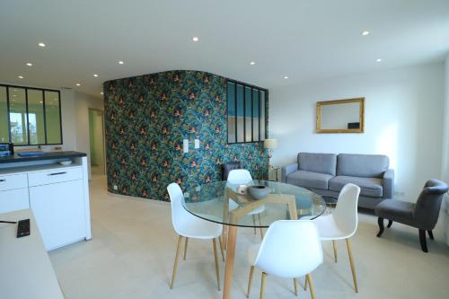 LUMINEUX 3 PIECES RENOVE FACE AU PORT l! A2B218