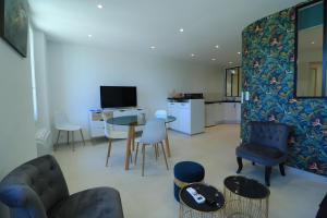 Appartement LUMINEUX 3 PIECES RENOVE FACE AU PORT l! A2B218 Félix faure, 41 06400 Cannes Provence-Alpes-Côte d\'Azur