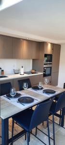 LUMINEUX 40 m2 avec TERRASSE-WIFI proche de la MER