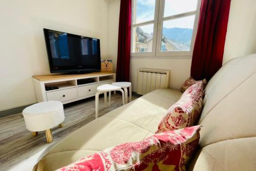 LUMINEUX 50 m avec BALCON au centre de Briançon