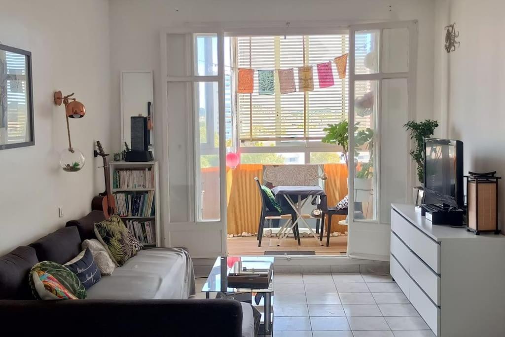 Appartement Lumineux 56m2 proche plages, centre ville et Stade Mayol Le palais Simon ,5 ème étage 4 Place Louis Pasteur 83000 Toulon