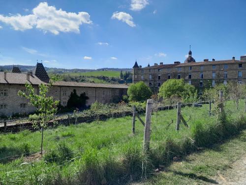 Lumineux & familial au cœur de St Antoine l'Abbaye
