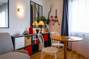 LUMINEUX Studio 25 m Refait à neuf avec BALCON