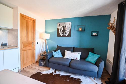 LUMINEUX STUDIO avec BALCON près des pistes de ski