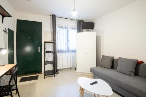 Lumineux studio proche de l'hôpital