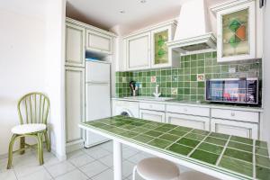 lumineux studio vue mer cannes