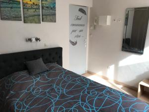Lumineux T2 Vieille ville 3 pers parking gratuit - by La Source d'OrFée