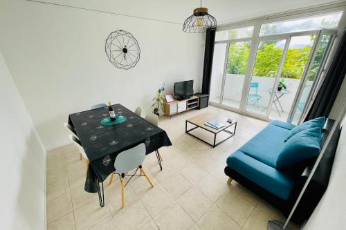 luminous apartment with parking near the city center