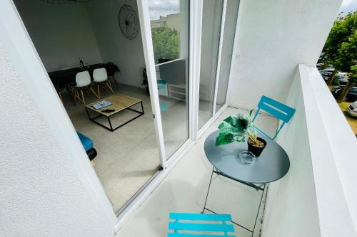 luminous apartment with parking near the city center
