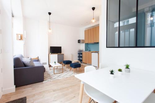 Luminous appt and design close to the Sacred Heart