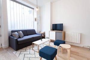 Luminous appt and design close to the Sacred Heart