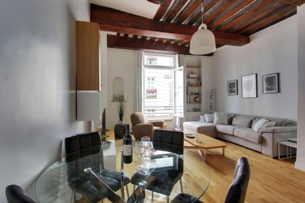 Appartement Luminous Loft in Saint-Germain des Prés 41 rue Dauphine 75006 Paris