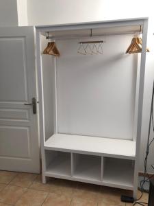 Luminous, street view studio, excellent location