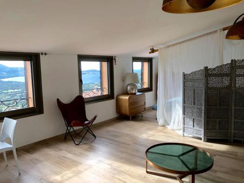Lumio petite maison loft vue mer imprenable