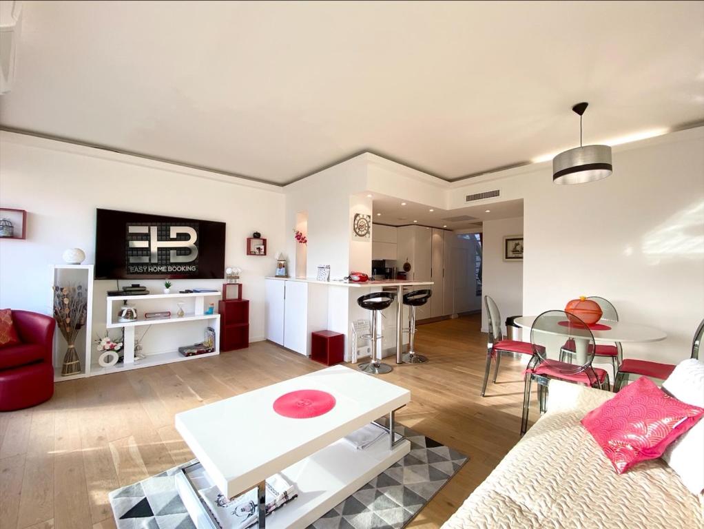 LUX VIEW 7 Promenade des Anglais, 06000 Nice