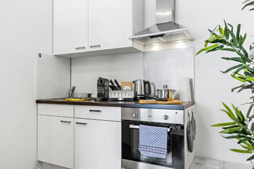 LUXOMES - New Central Design Studio - Kitchen - Parking