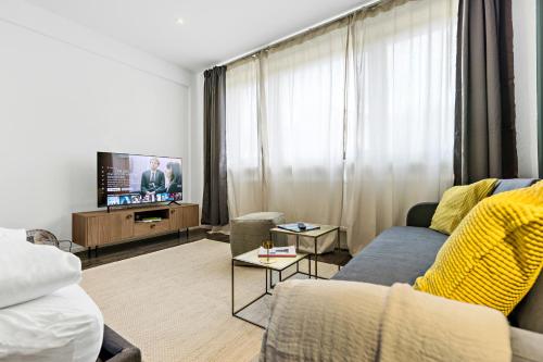 LUXOMES - Spacious Studio for 4 - Kitchen - Parking