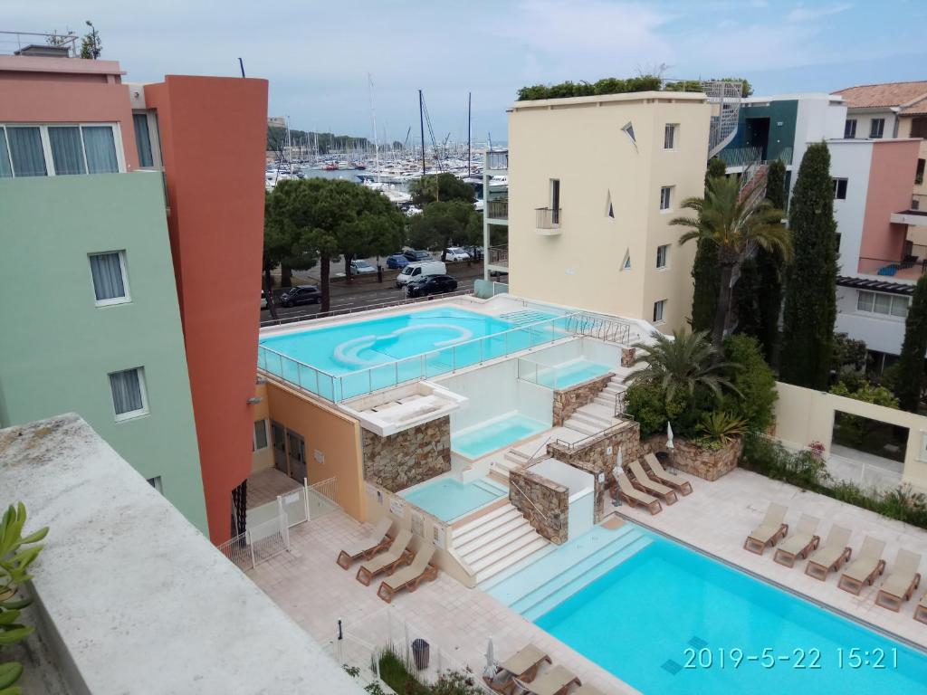 Appartement Luxueux penthouse avec Jacuzzi Résidence Port Prestige - 1 avenue Frederic Mistral 06600 Antibes