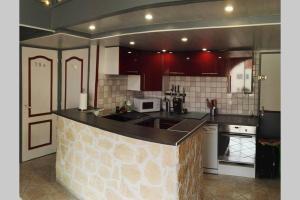 Luxueux studio mezzanine en résidence avec piscine au village