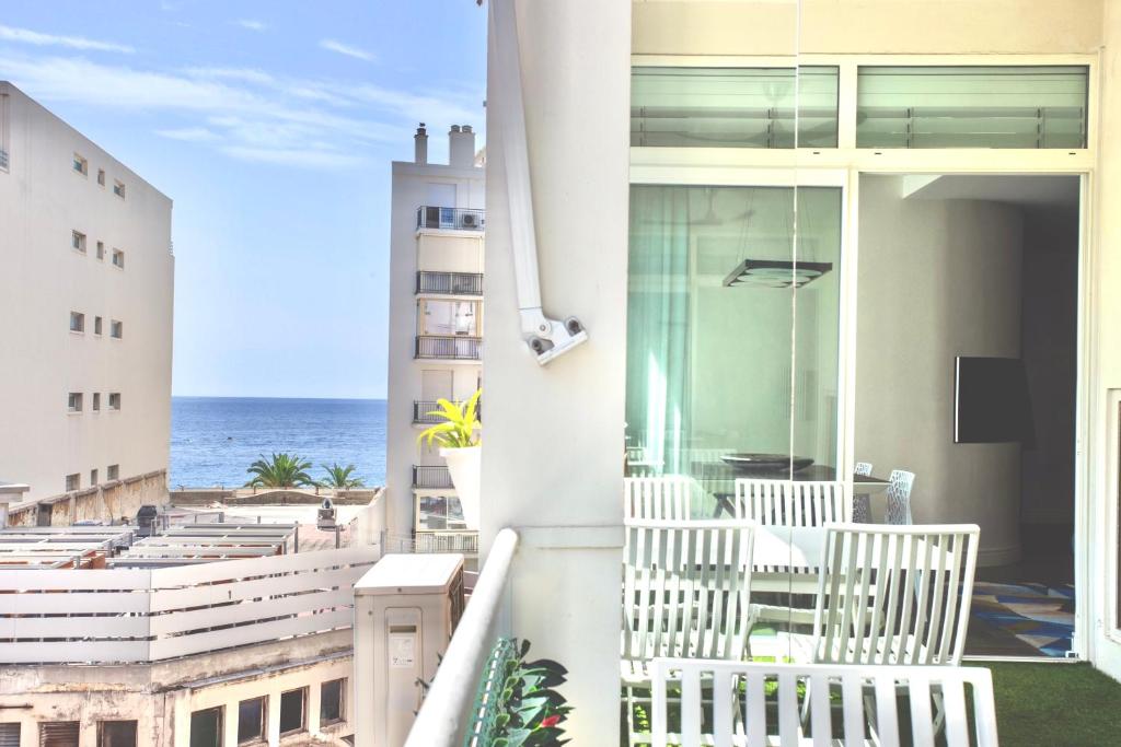 Luxurious 2 Bedrooms Apartment, 30 meter from beach 4 Boulevard Gambetta, 06000 Nice