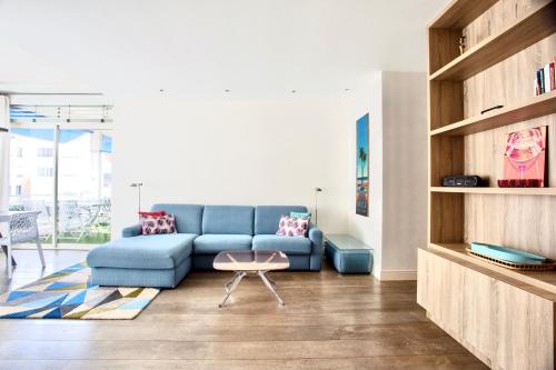 Luxurious 2 Bedrooms Apartment, 30 meter from beach