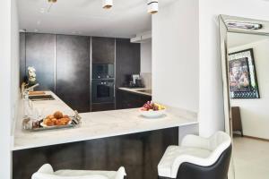 Luxurious 3BR6p apartment with terrace - First Croisette Cannes 201