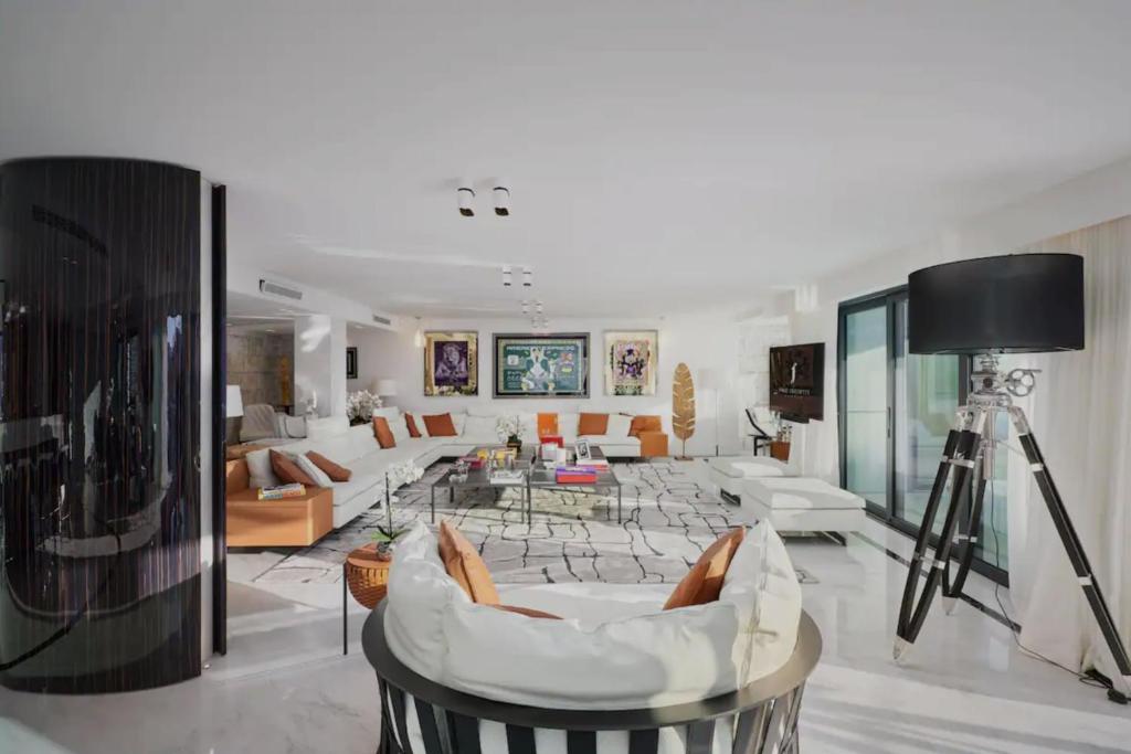 Luxurious 6BR12p apartment with terrace - First Croisette Cannes 300 3/4 Bd de la Croisette, 06400 Cannes