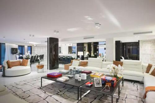 Luxurious 6BR12p apartment with terrace - First Croisette Cannes 300
