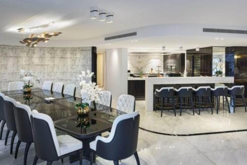 Luxurious 6BR12p apartment with terrace - First Croisette Cannes 300