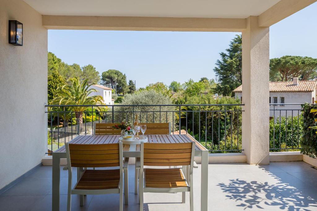 Luxurious and spacious apartment in the heart of the Côte d'Azur 63 Chemin de Beaume Granet, 06330 Roquefort-les-Pins